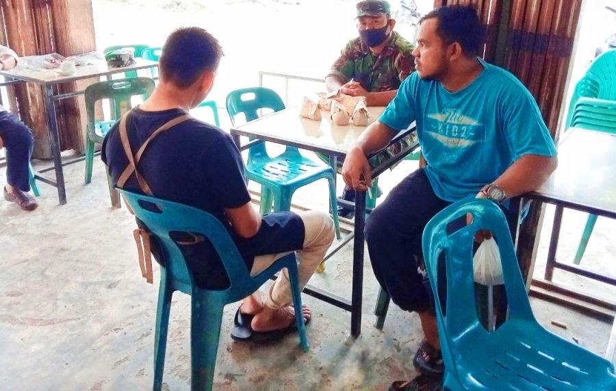 Melaksanakan Kegiatan Komsos bersama Masyarakat, Ini Pesan Sertu Abdul Hakim