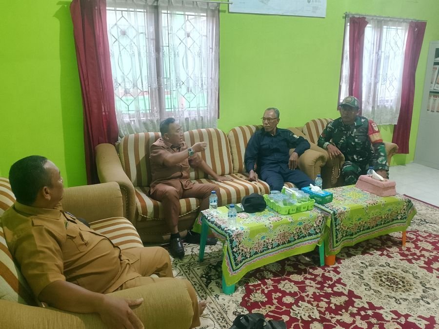 Babinsa Koramil 04/Rupat Gelar Komsos di Batu Panjang