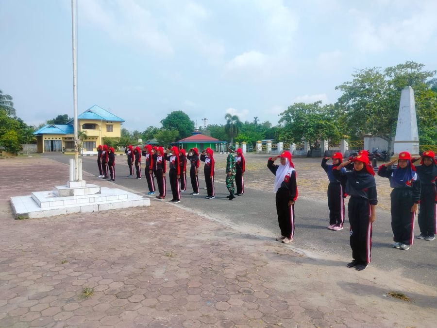 Melaksanakan Kegiatan pelatihan Pasukan Paskibra kecamatan Tanah Putih Tanjung Melawan.