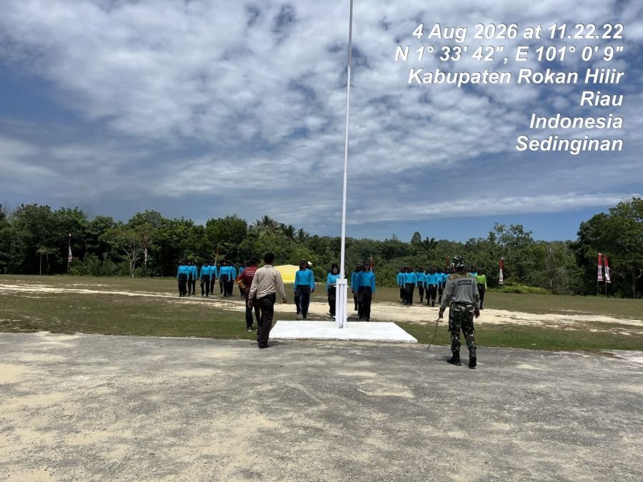 Melaksanakan Kegiatan pelatihan Pasukan Paskibra kecamatan Tanah Putih.