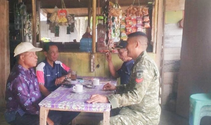 Melaksanakan Komsos, Koptu Mashuda Temui Warga