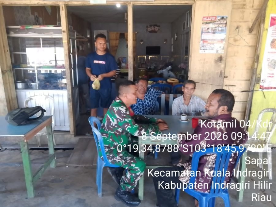 Melalui Komsos, Babinsa 04/Kuindra Jalin Kedekatan Dengan Warga Sapat