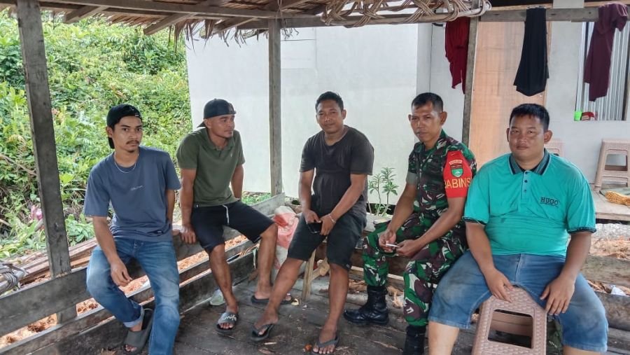 Melalui Komsos, Babinsa 07/Reteh Perkuat Pengawasan SDM Bersama Warga Binaan