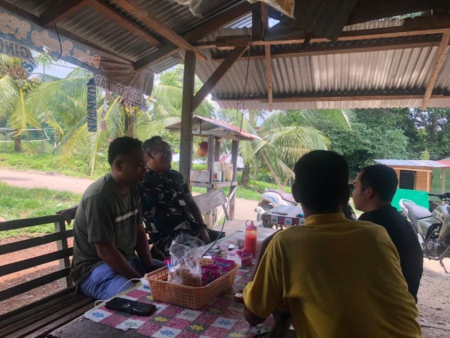 Melalui Komsos, Babinsa Ajak Warga Tingkatkan Keamanan Lingkungan