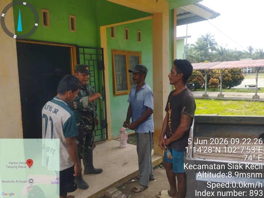 Melalui Komsos, Babinsa Bukit Batu Ciptakan Desa Aman dan Kondusif