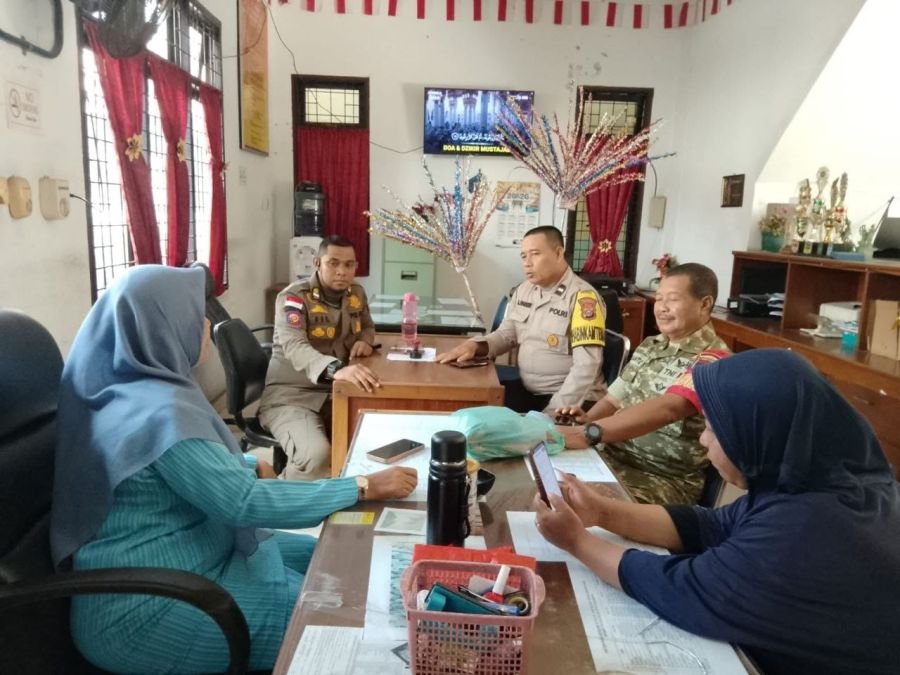 Melalui Komsos, Babinsa dan Bhabinkamtibmas Perkuat Kemitraan dengan Pemerintah Kelurahan Sago