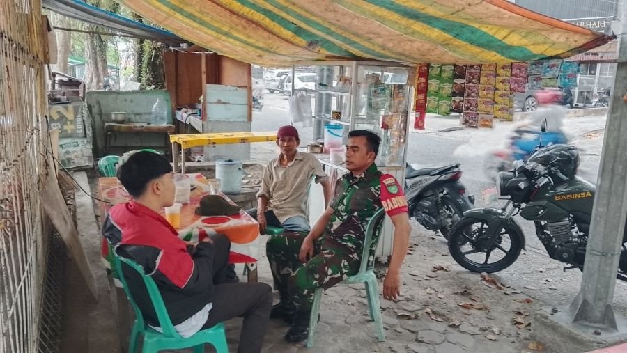Melalui Komsos, Babinsa Kampung Bandar Bangun Kedekatan dengan Masyarakat