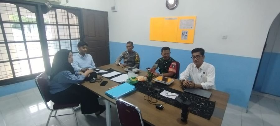 Melalui Komsos, Babinsa Pererat Kolaborasi TNI, SPPG, dan Masyarakat di Limbungan Baru
