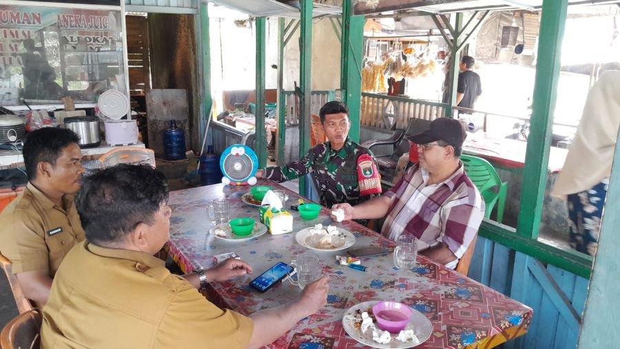 Melalui Komsos, Babinsa Perkuat Sinergi dengan Masyarakat di Rumbai Barat
