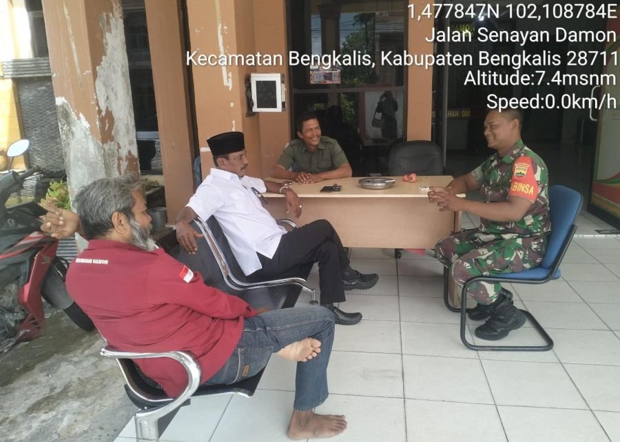 Melalui Komsos Kampung Pancasila, Sertu Alimran Pererat Kebersamaan Bersama Warga Kelurahan Damon.