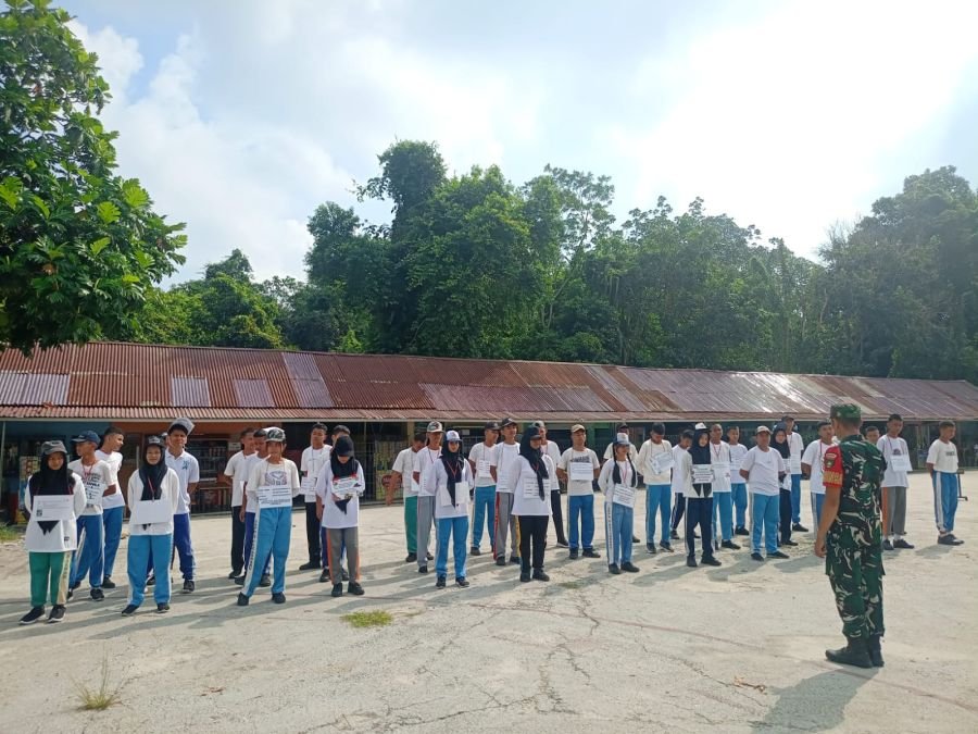 Melalui MPLS, Koramil 01 Rumbai Bentuk Karakter dan Jiwa Disiplin Siswa Baru SMKN 5 Pekanbaru