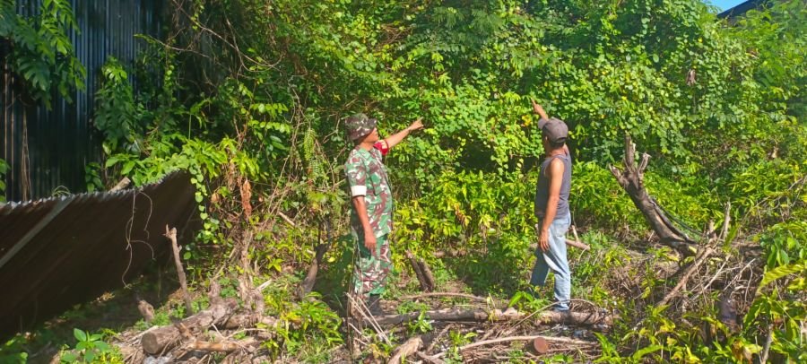 Melalui Patroli dan Komsos, Babinsa Koramil 01 Rumbai Tingkatkan Kewaspadaan Karhutla