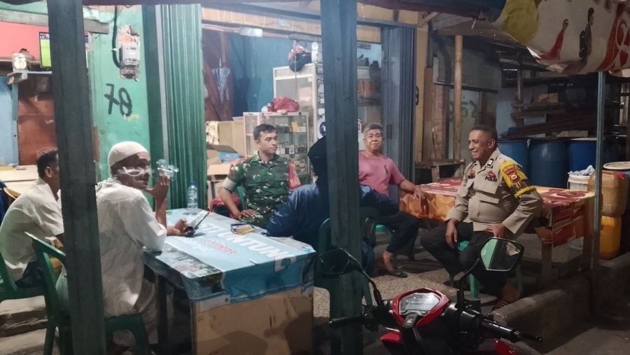 Melalui Patroli Humanis, TNI-Polri Pererat Kedekatan dengan Warga Kampung Bandar