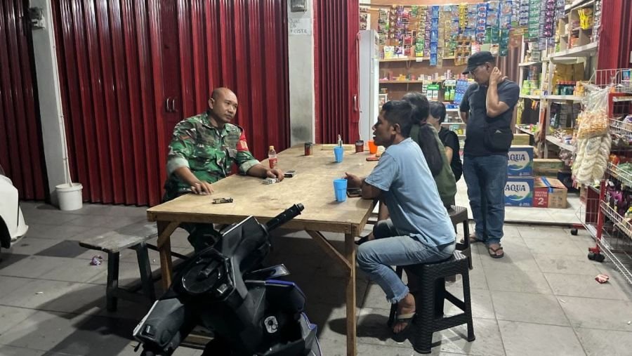 Melalui Patroli Malam, Babinsa Bangun Kepedulian Pemuda terhadap Keamanan Lingkungan
