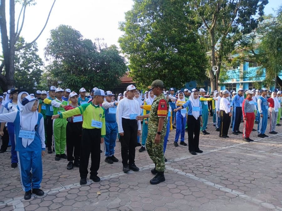Melalui PBB, Babinsa Cinta Raja Bekali Siswa Baru dengan Disiplin dan Jiwa Kebangsaan