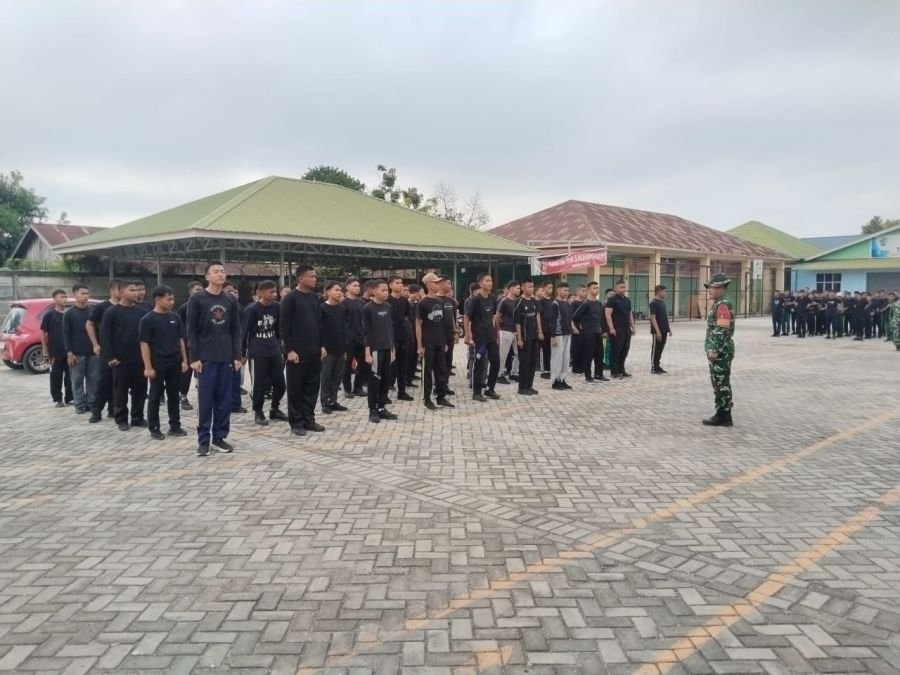 Melalui PBB, Babinsa Koramil 06/Sukajadi Bentuk Karakter Disiplin dan Tanggung Jawab Pelajar