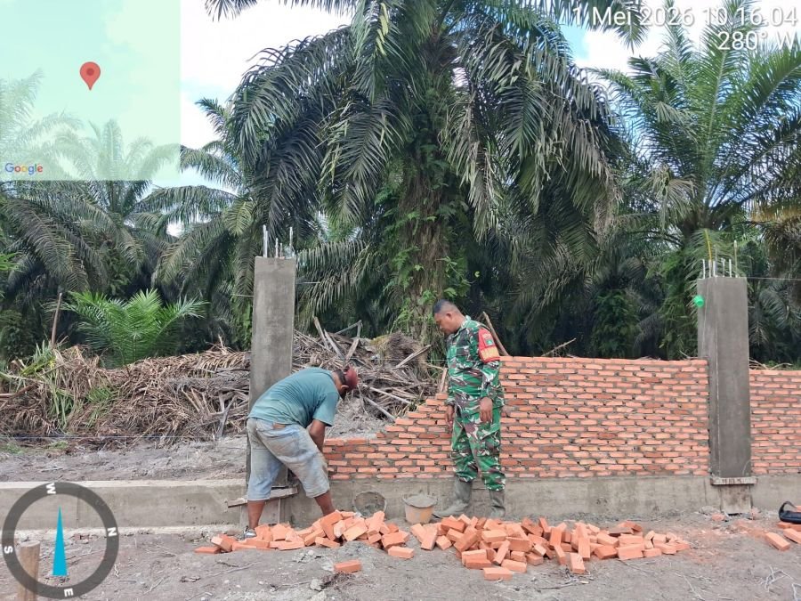 Bangun Masa Depan! Sertu Ahmad Junaidi Aktif Pantau Pembangunan KDKMP Di Bringin