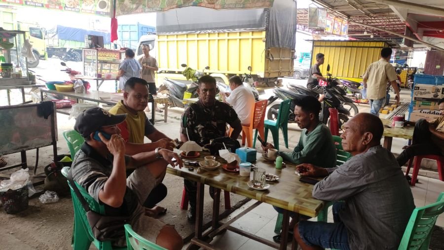 Membaur di Warung Kopi, Pelda Nasruddin Komsos Warga Pangkalan Kasai