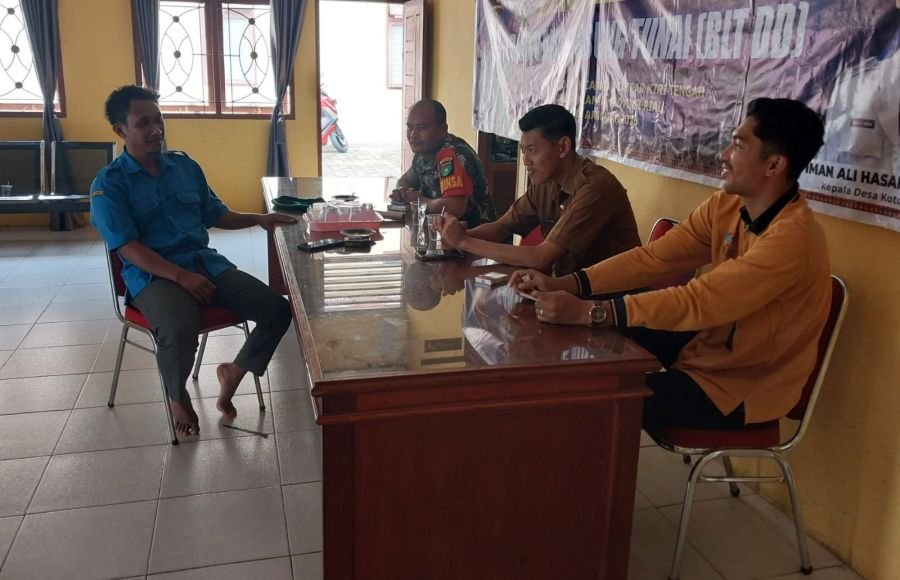 MEMPERERAT KEAKRABAN BABINSA KOMSOS DENGAN PERANGKAT DESA