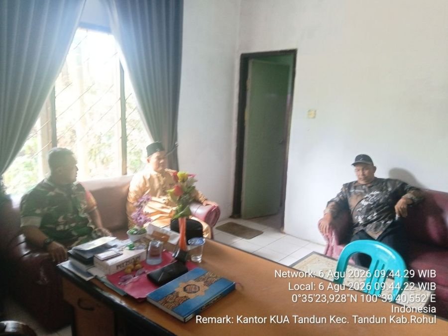 Mempererat Silaturahmi, Babinsa Koramil 08/TDN Gelar Komsos Bersama Kepala KUA Tandun