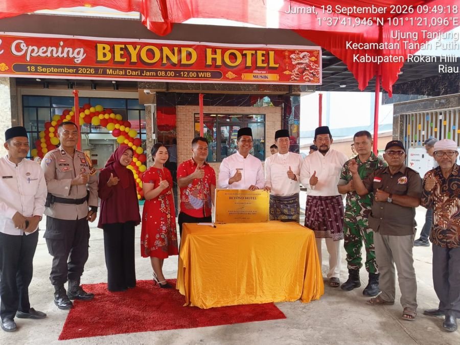 menghadiri kegiatan Grand Opening Beyond Hotel di Kepenghuluan Ujung Tanjung