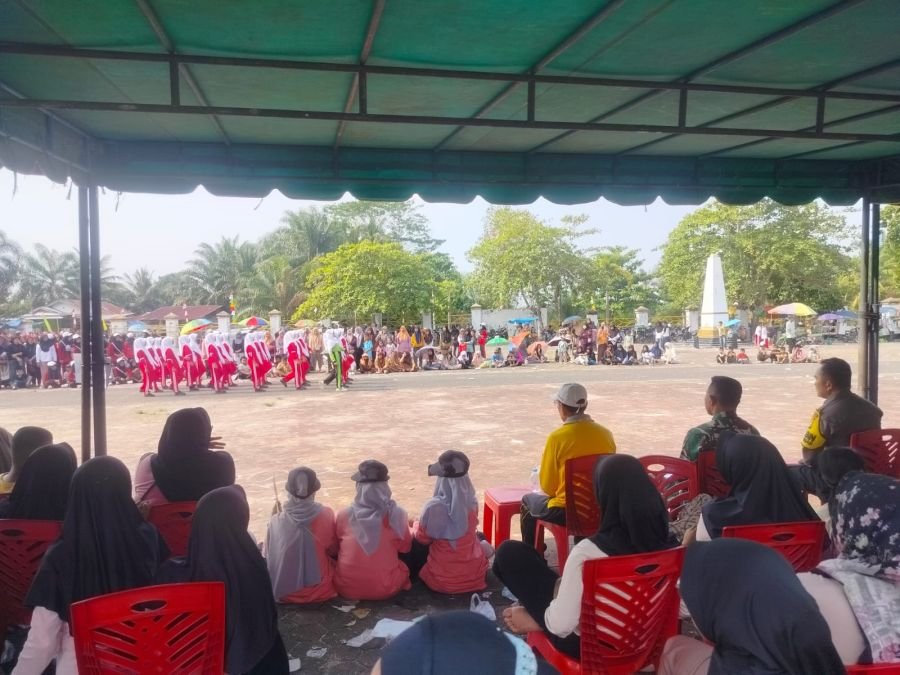 menghadiri kegiatan pembukaan lomba PBB yg di laksanakan di halaman kantor camat TPTM kab. rohil.