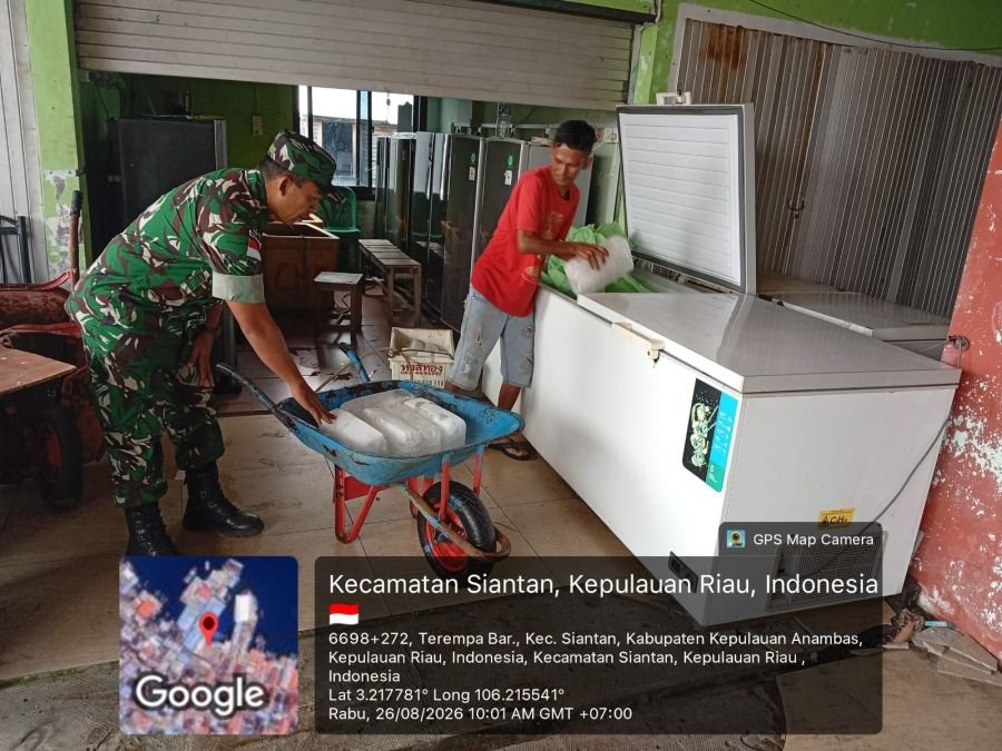 Menulis
Babinsa Koramil 02/Tarempa Jalin Silaturahmi dengan Mitra Karib Pembuat Es Batu