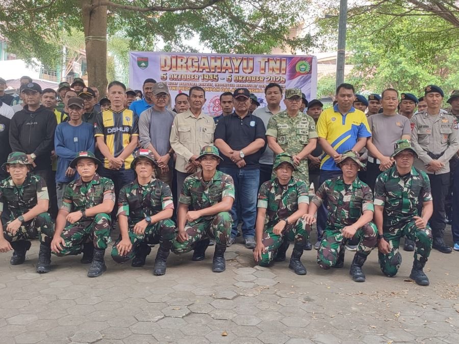 Menyambut HUT ke-81 TNI, Pasar Maimun Karimun Diserbu Aksi Bersih-Bersih dan Peduli Sampah