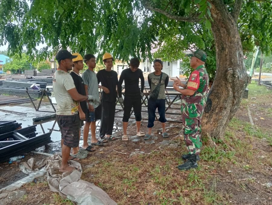 Menyapa dengan Hati, Babinsa Koptu Edward Siregar Pererat Kedekatan dengan Warga Sungai Selari