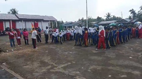Merah Putih Berkibar! Jalan Santai HUT RI Ke-81 di Enok Berlangsung Meriah dan Kondusif