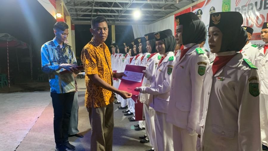 Meriah! Malam Resepsi HUT RI Ke-81 di Kec. Enok Diwarnai Penyerahan Piagam Paskibraka