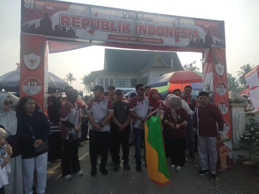 Meriahkan HUT RI ke-81, Kec. Ujung Batu Gelar Gerak Jalan Santai dan Senam Bersama Koramil 08/TDN