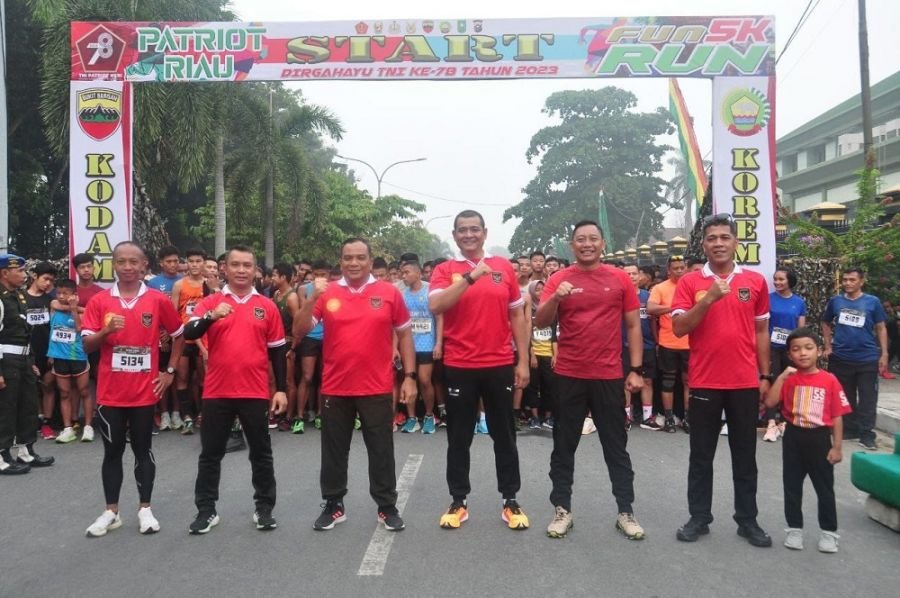 Meriahkan HUT TNI ke 78, Dandim 0301/Pbr Kobarkan Semangat Penuh Juang Kepada Atlet