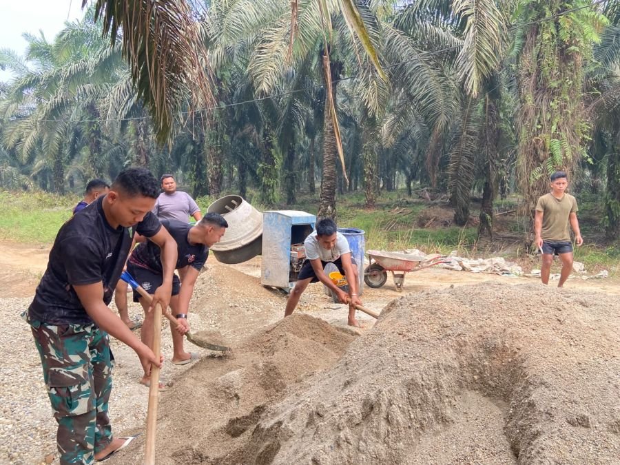Meski cuaca berkabut, Pembangunan Jembatan Gantung Desa Talang Pring Jaya Terus Berlanjut
