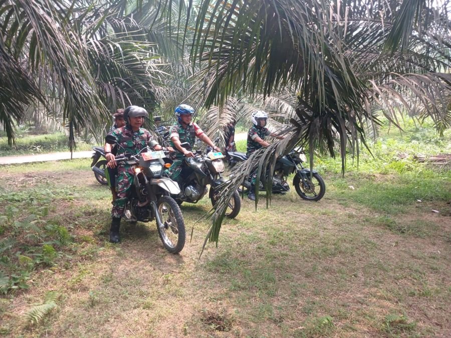 Meski Kabut Asap Mulai Hilang, Babinsa Koramil 06/Cerenti Tetap Waspada Patroli Karhutla