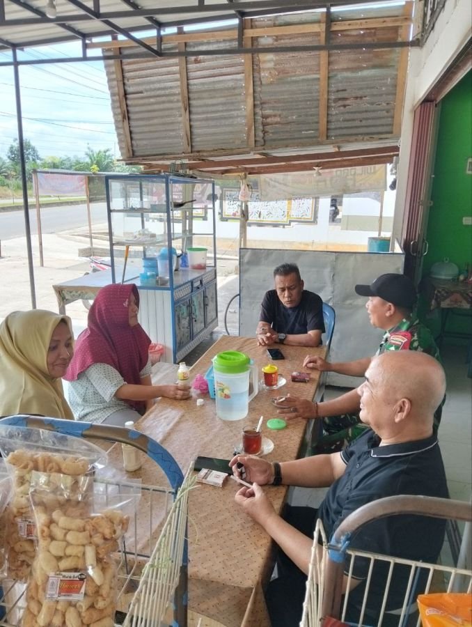 Momentum Idul Adha, Babinsa Intensifkan Komsos Bersama Warga