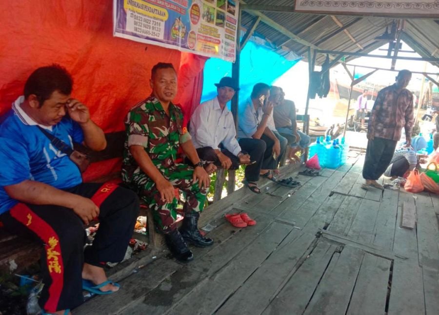 Muatan Berlebih Jadi Sorotan, Serka M. Yasin Babinsa 01/Tembilahan Ingatkan Pengguna Pompong