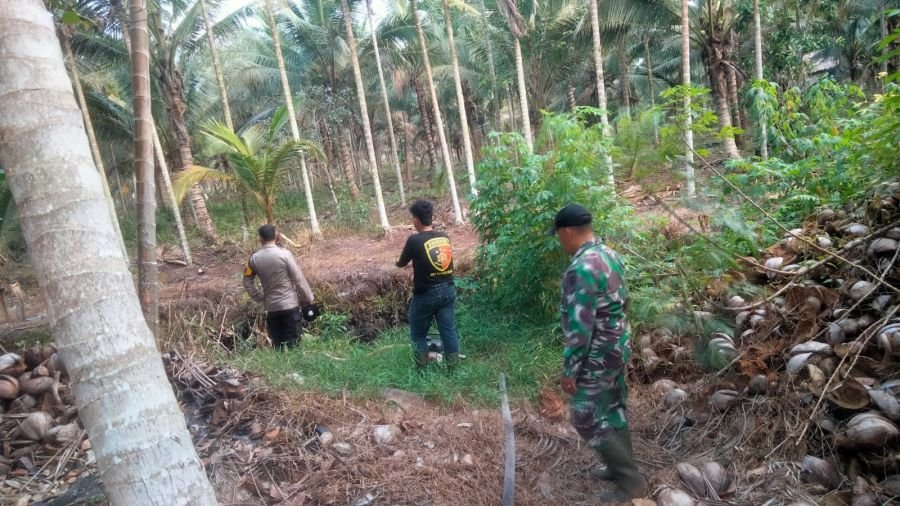 Musim Kemarau Babinsa Koramil 10/Pelangiran Gencarkan Patroli Tapal Batas di Wilayah Binaan