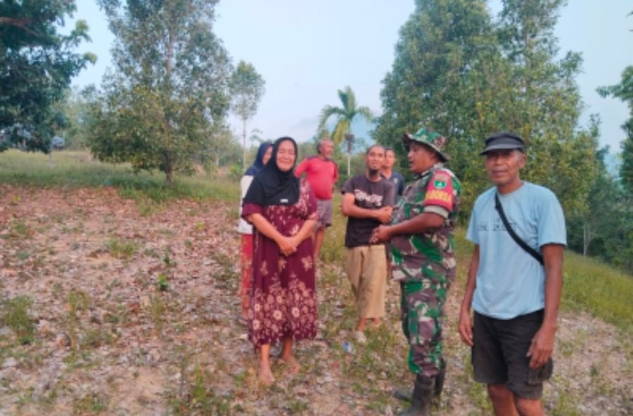 Musim Kemarau Mengintai, Babinsa Turun Langsung Cegah Karhutla di Desa Ceruk