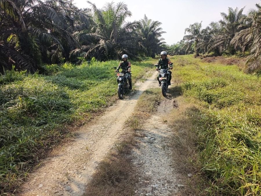 Naik Randis, Babinsa Koramil 03/Bunut Perketat Patroli Karhutla di Desa Merbau