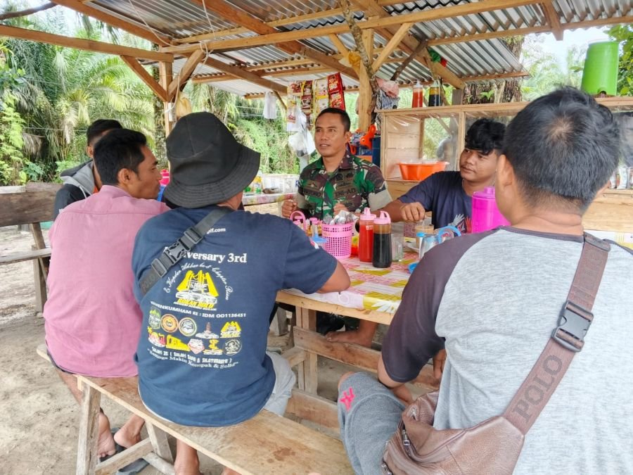 Ngobrol Santai di Warung, Babinsa Serap Aspirasi Pemuda