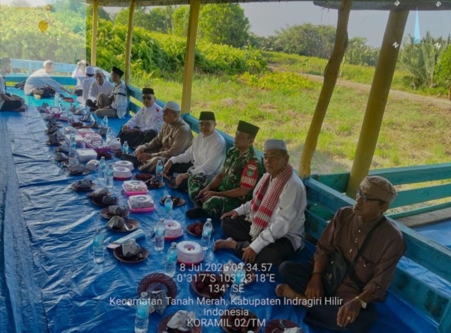 Ngopi Bareng Toga-Tomas, Babinsa P. Siregar Ajak Warga Tanah Merah Jaga Kampung Lewat Musyawarah
