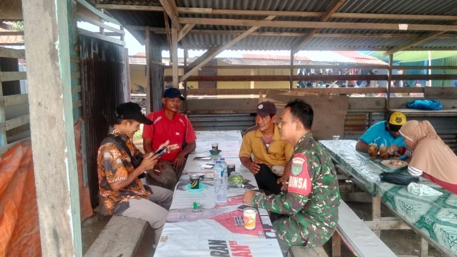 Ngopi Bareng Tokoh Masyarakat, Serda Suirwansah Perkuat SDM Komduk