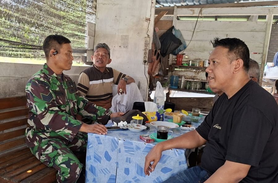 Ngopi Bareng Warga, Babinsa Serap Aspirasi di Suka Maju