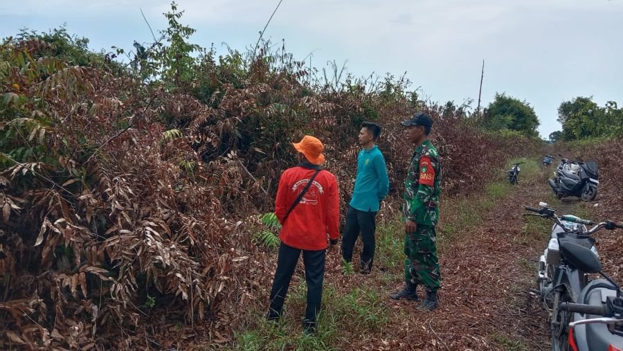 Nihil Titik Api, Babinsa 07/Reteh dan Warga Pasenggerahan Kompak Cegah Karhutla