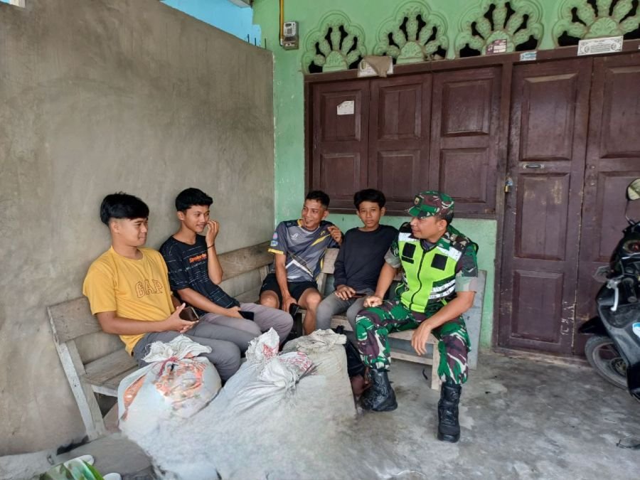 Diakhir Pekan, Babinsa Kuansing Ajak Pemuda Koto Inuman Jauhi Pergaulan Negatif