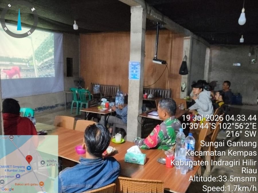 Nobar Dini Hari Bersama Babinsa Serka Mardia Koramil 02/TM Sarana Komduk Dengan Warga Binaan