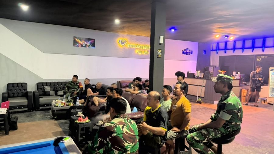 Nobar Final Piala Dunia Jadi Perekat TNI dan Warga Kubu