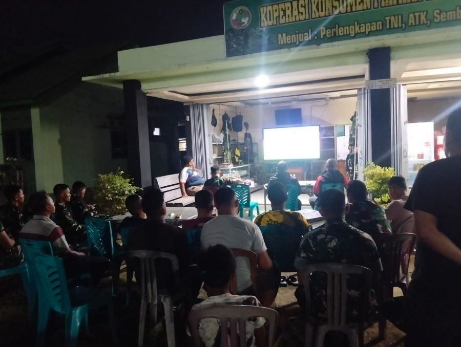 Nobar Jadi Sarana Koramil 01/Tembilahan Perkuat Komunikasi dengan Warga