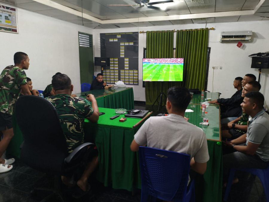 Nobar Piala Dunia 2026, Babinsa dan Warga Pererat Kebersamaan